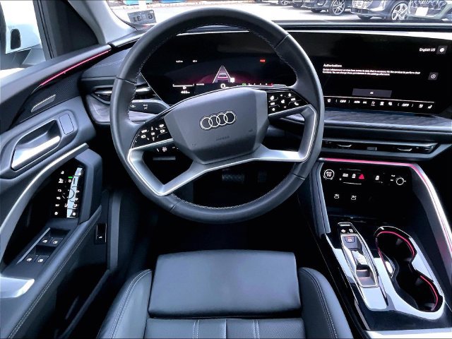 Used 2025 Audi Q5 Premium Plus w/ Premium Plus AWD/4WD image 11