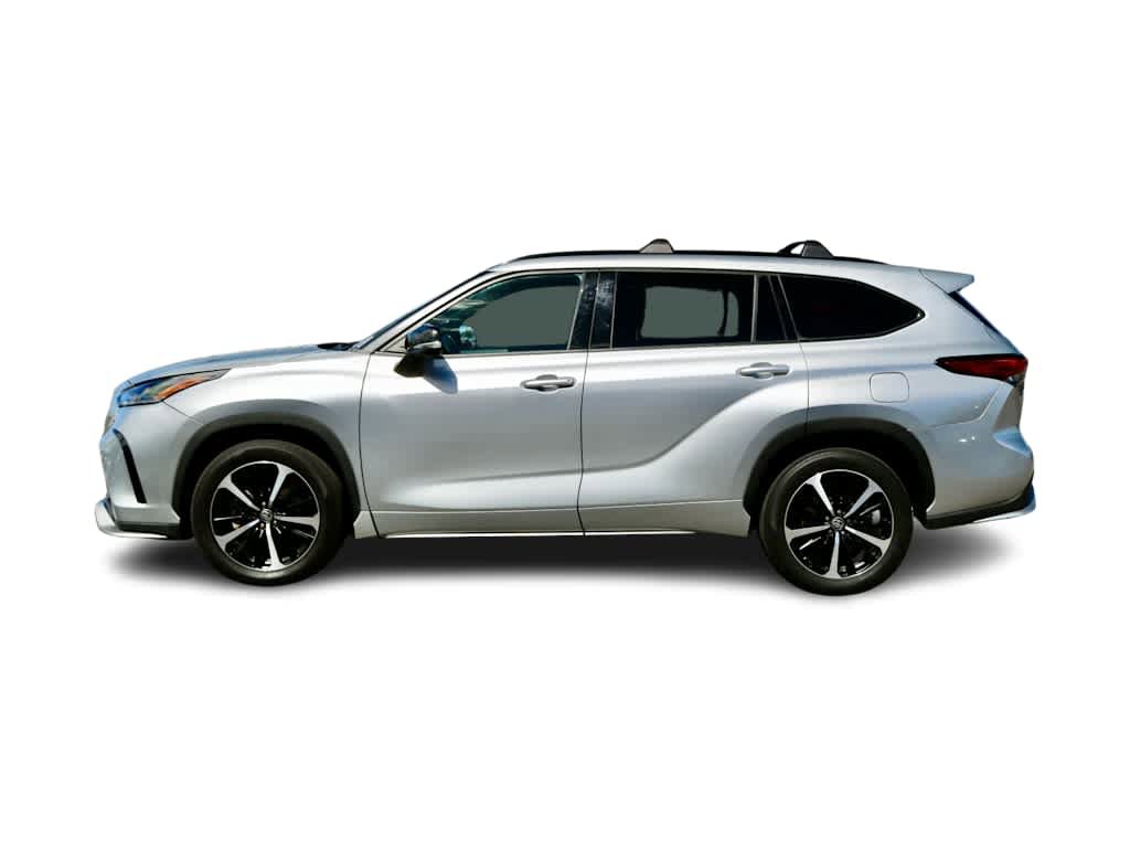 Used 2021 Toyota Highlander XSE AWD/4WD image 2