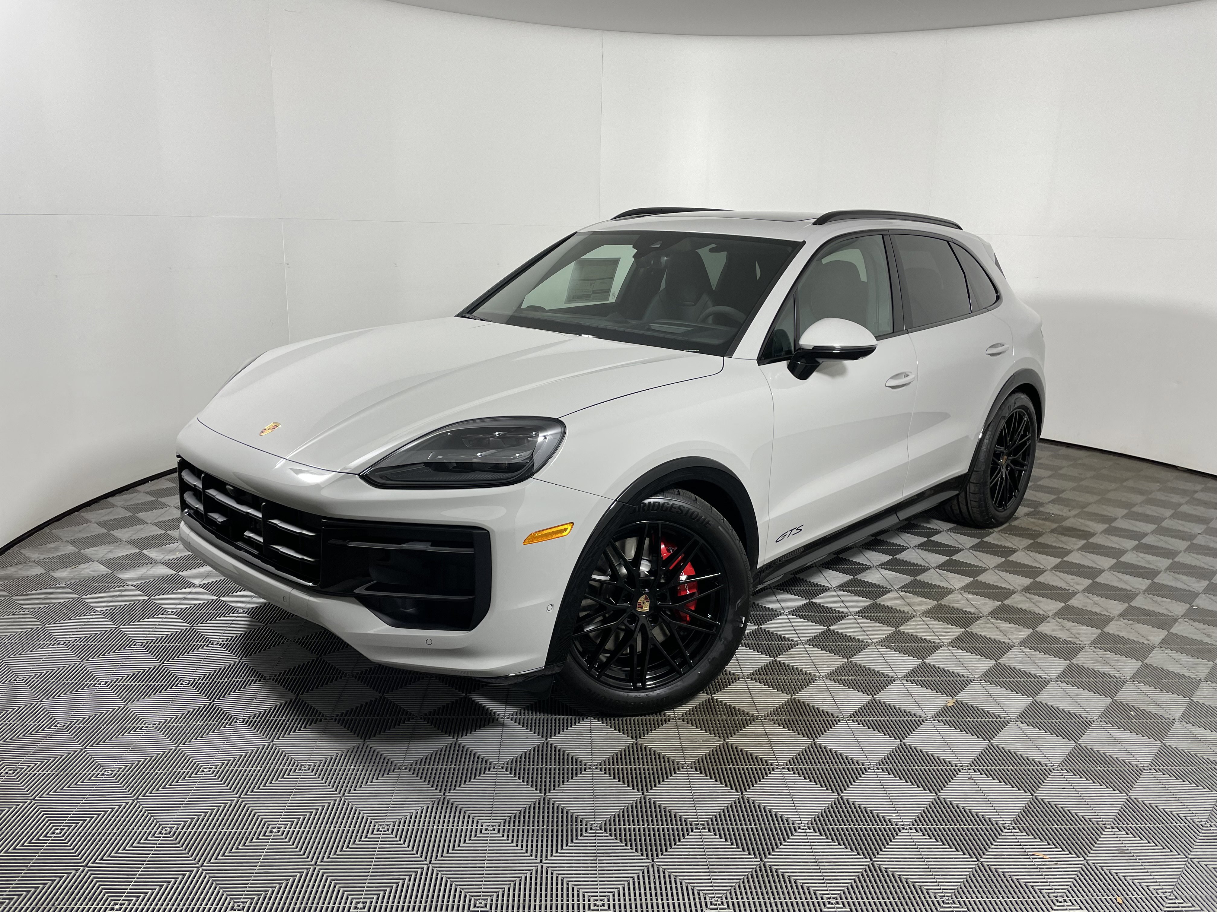 New 2026 Porsche Cayenne GTS image 1