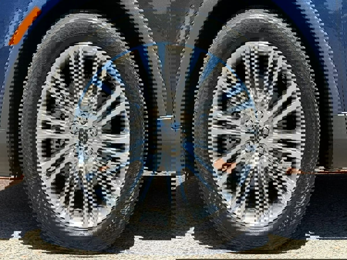 Used 2017 Lincoln MKX Reserve image 28