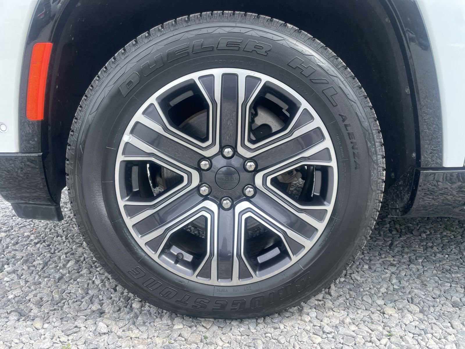 Used 2024 Jeep Wagoneer Series II w/ Flexible Seating Group image 7