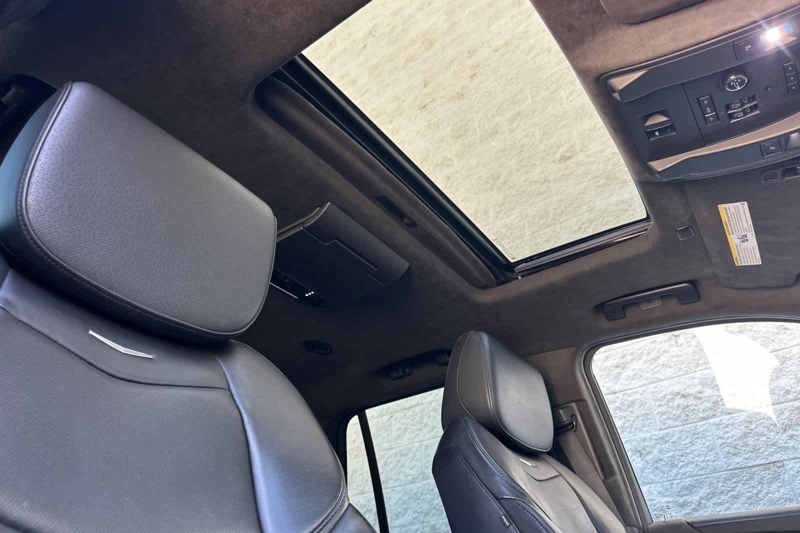 Used 2018 Cadillac Escalade Platinum AWD/4WD image 20