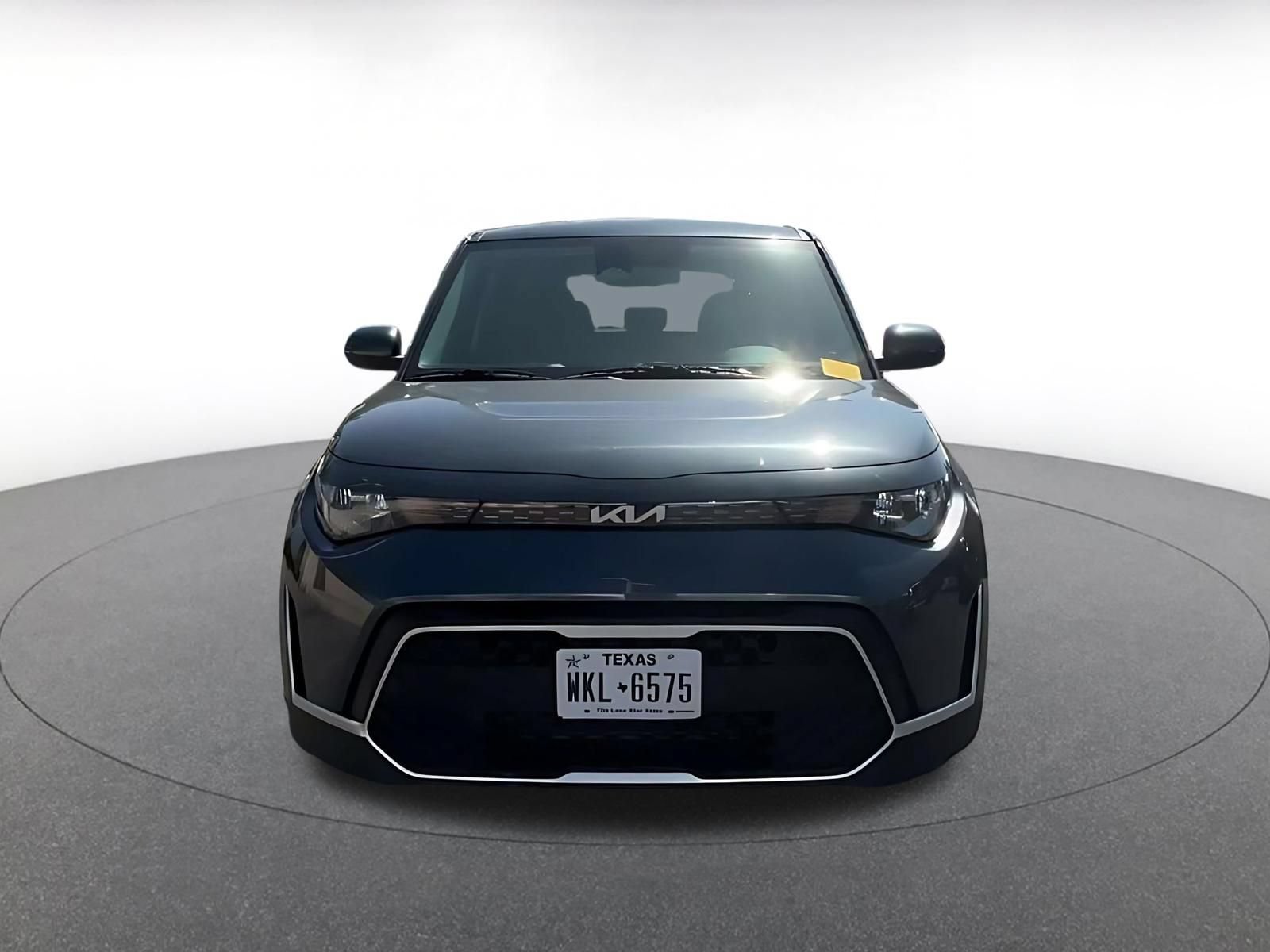 Used 2025 Kia Soul LX w/ LX Technology Package FWD image 4