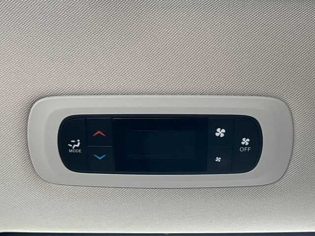 Used 2022 Chrysler Voyager LX FWD image 33