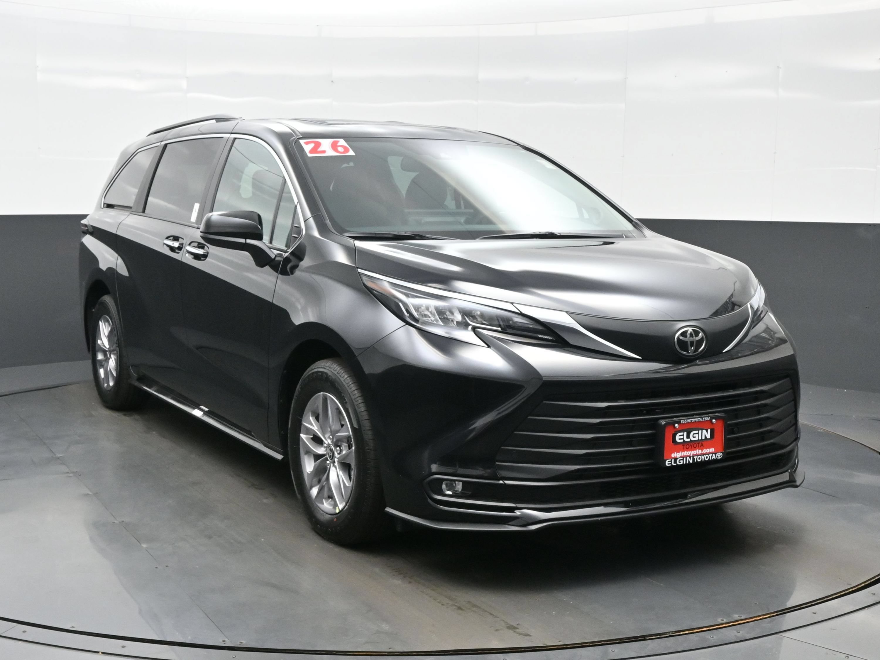 Used 2026 Toyota Sienna XLE FWD image 8