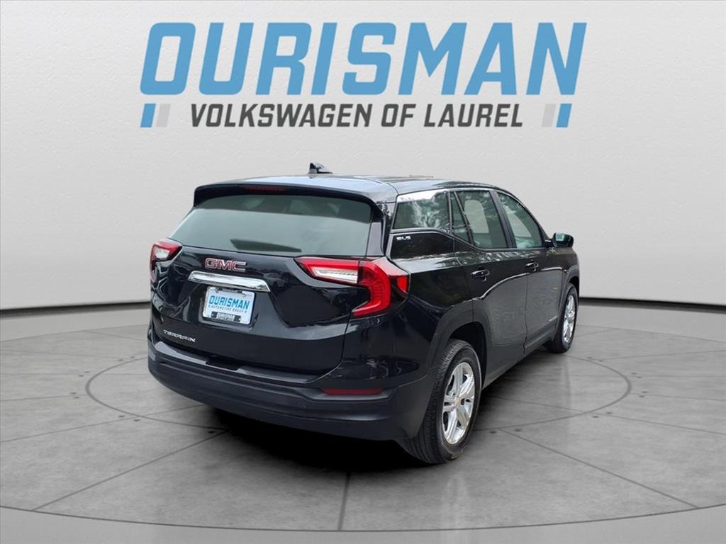 Used 2024 GMC Terrain SLE image 3