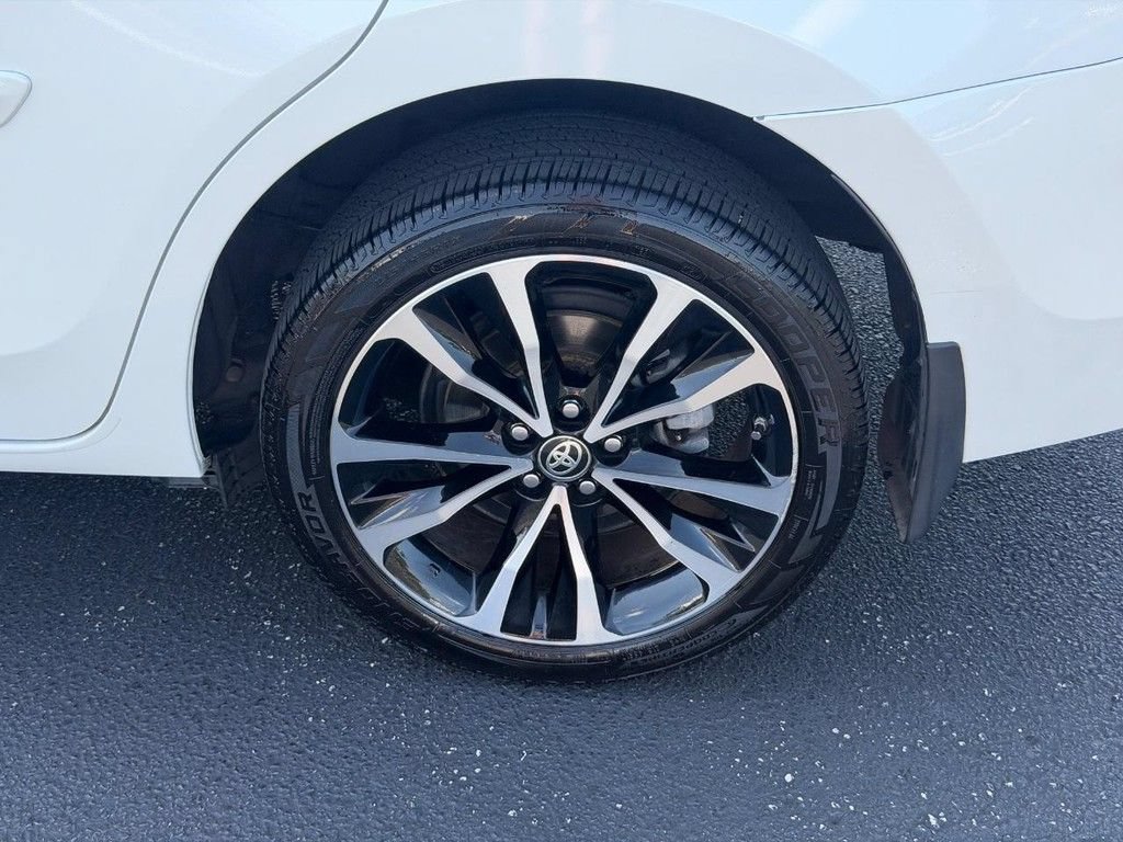 Used 2017 Toyota Corolla SE w/ SE Premium Package FWD image 8