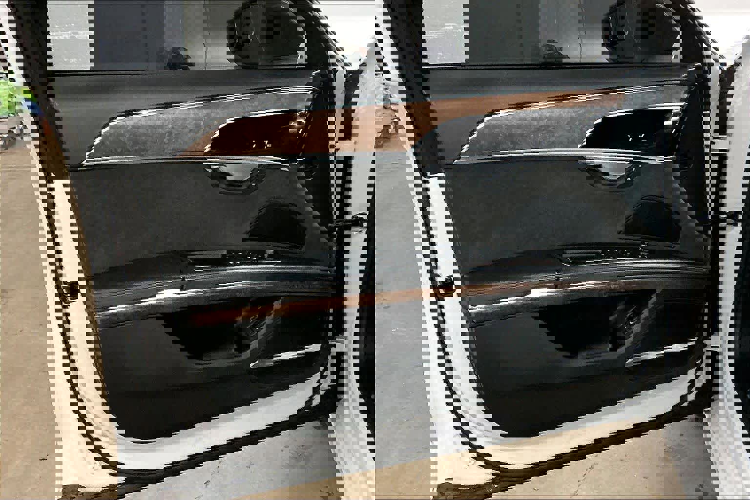 Used 2021 Audi A8 L 3.0T w/ Executive Plus Package image 25