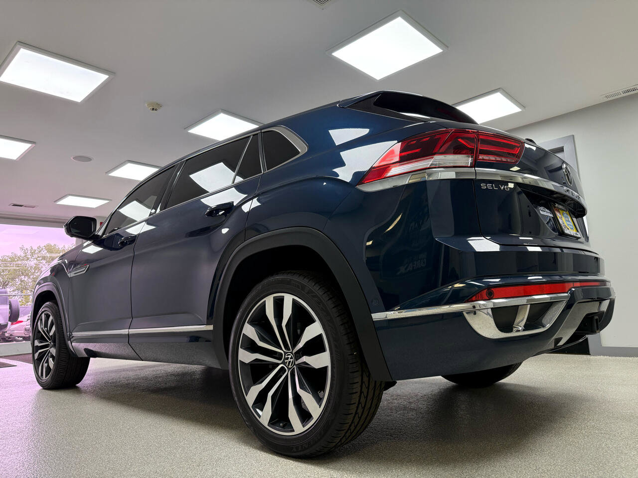 Used 2021 Volkswagen Atlas Cross Sport SEL Premium image 5