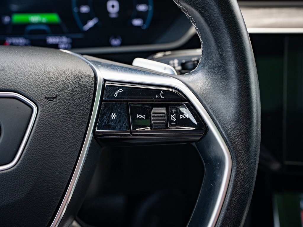 Used 2022 Audi e-tron Premium w/ Convenience Plus Package image 26