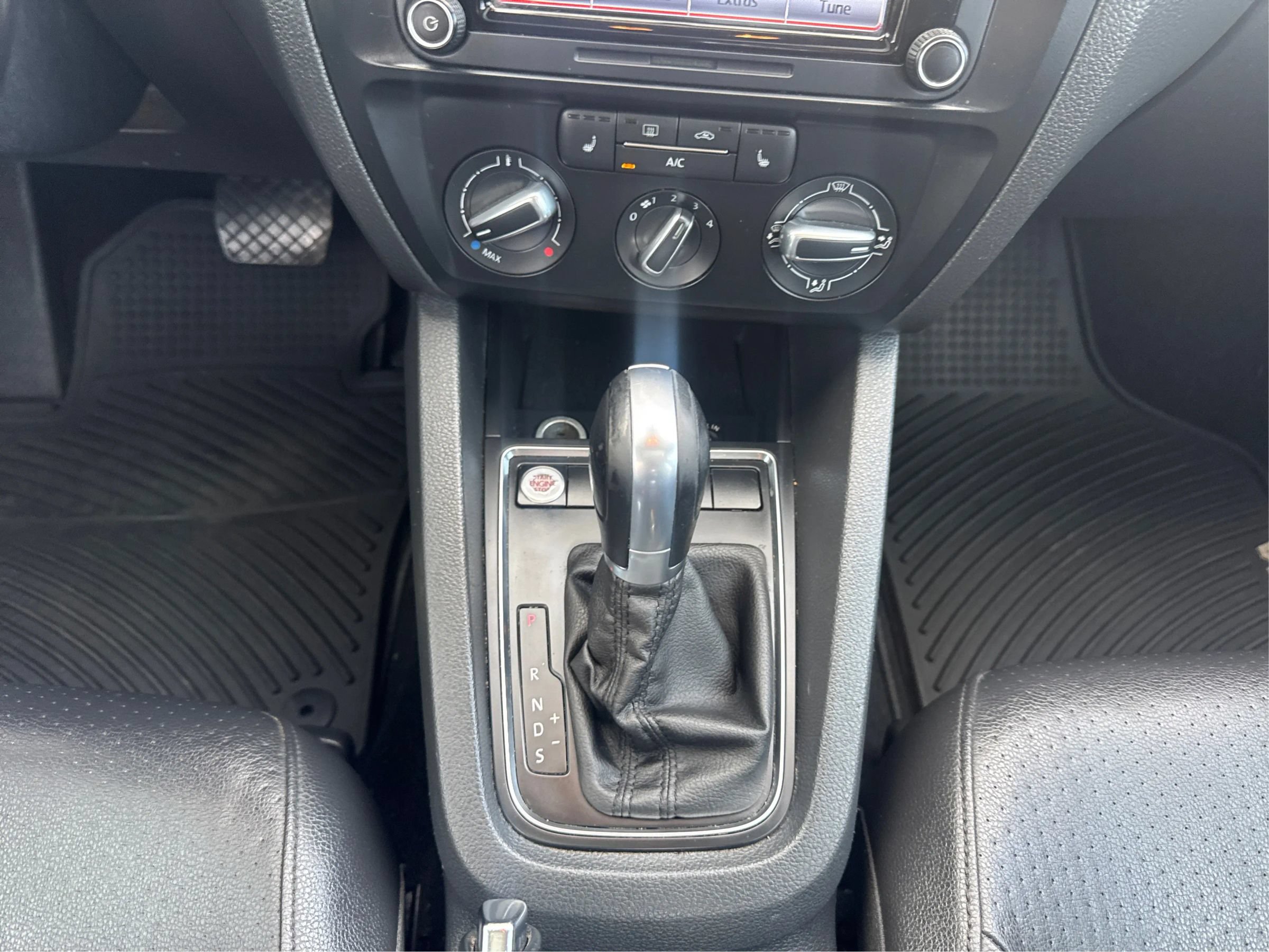 Used 2015 Volkswagen Jetta SE FWD image 31