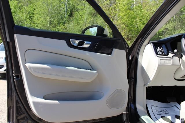 Certified 2023 Volvo XC60 B5 Plus w/ Climate Package AWD/4WD image 22