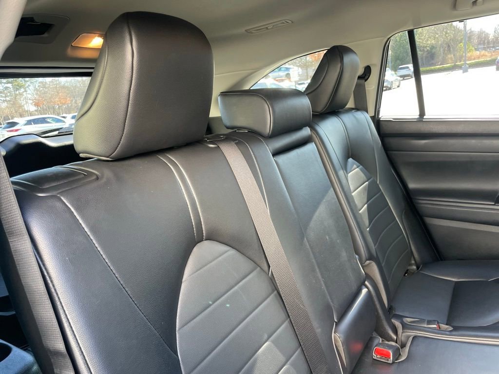 Used 2022 Toyota Highlander XLE image 37