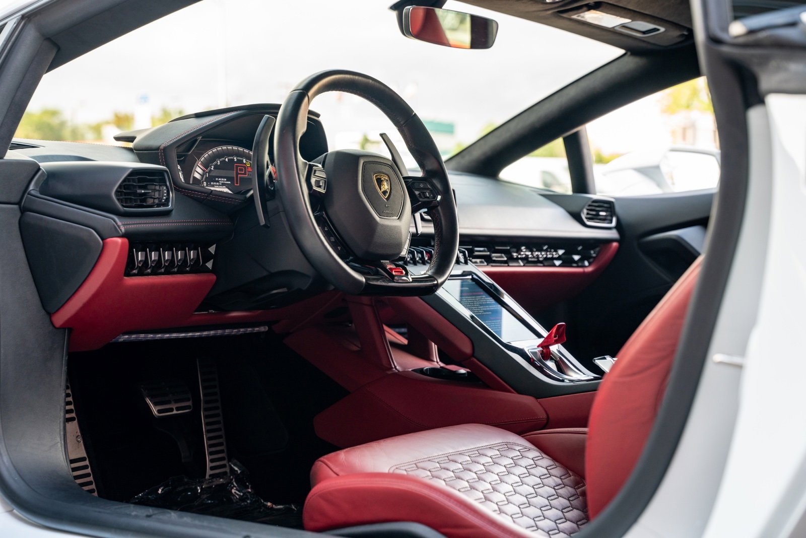 Used 2021 Lamborghini Huracan EVO image 3