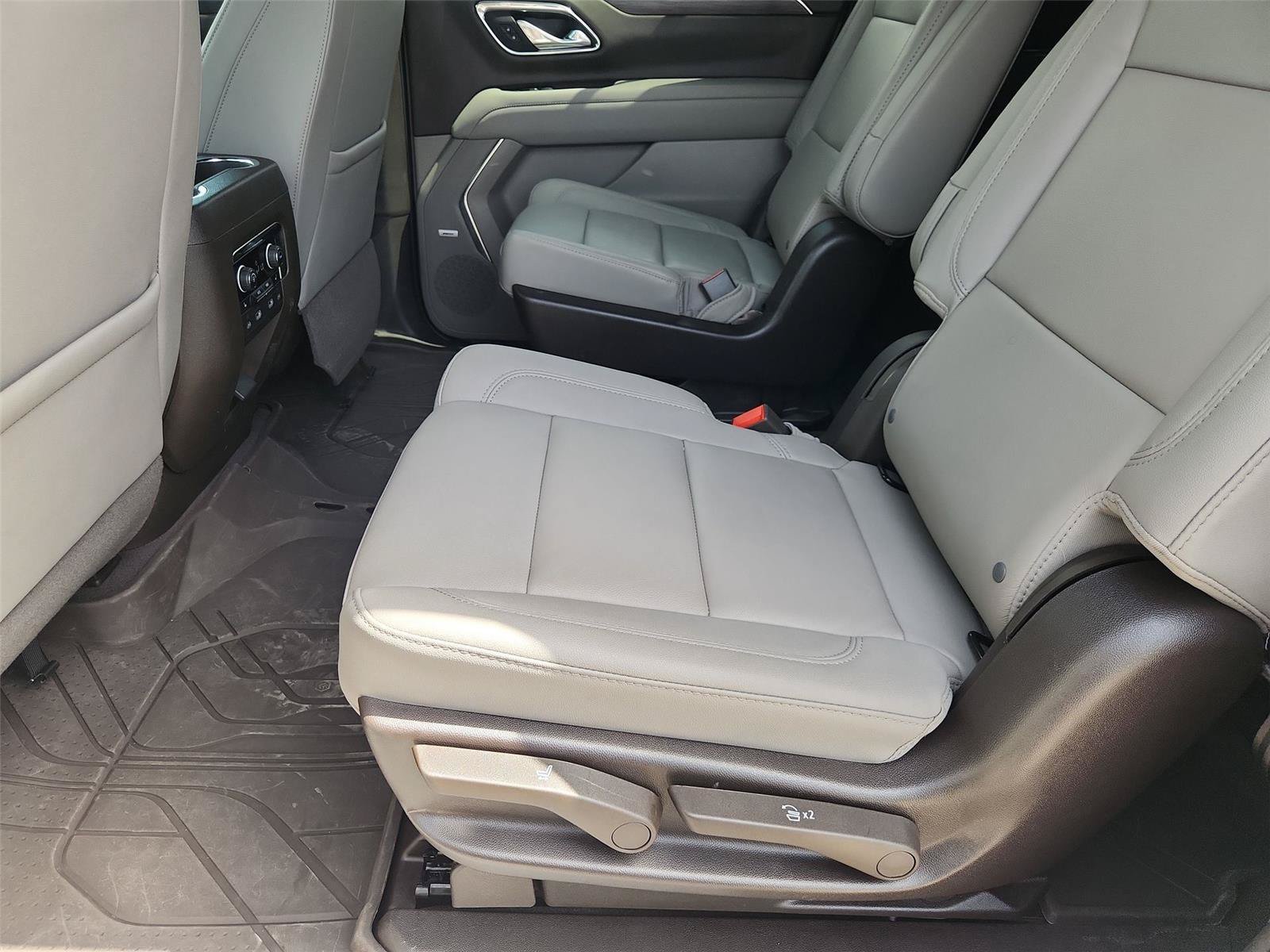 Used 2023 Chevrolet Suburban Z71 w/ Luxury Package AWD/4WD image 25