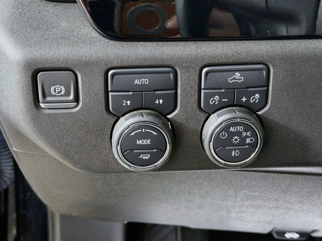 Used 2025 Chevrolet Silverado 1500 RST AWD/4WD image 10