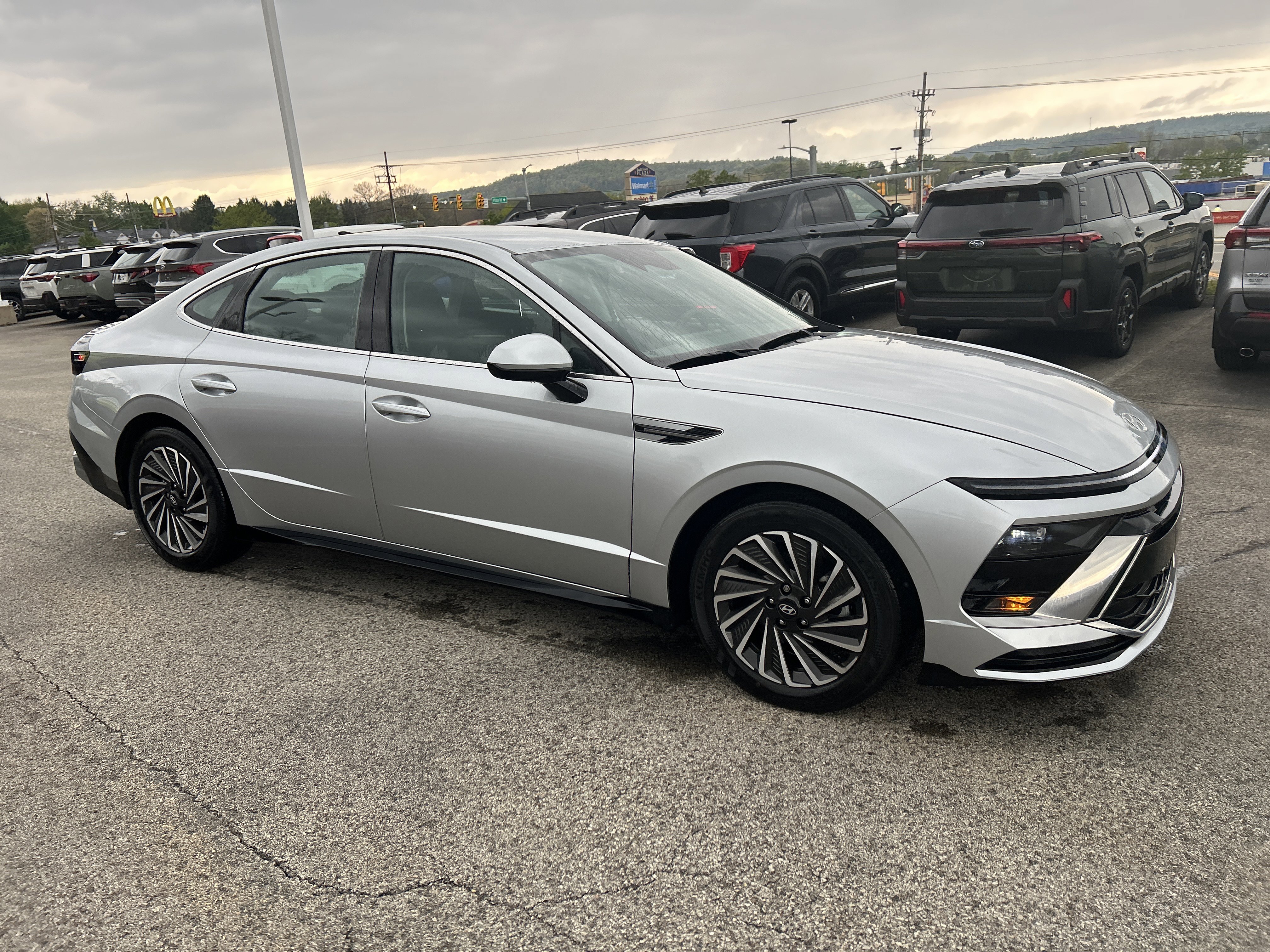 Used 2025 Hyundai Sonata SEL FWD image 3