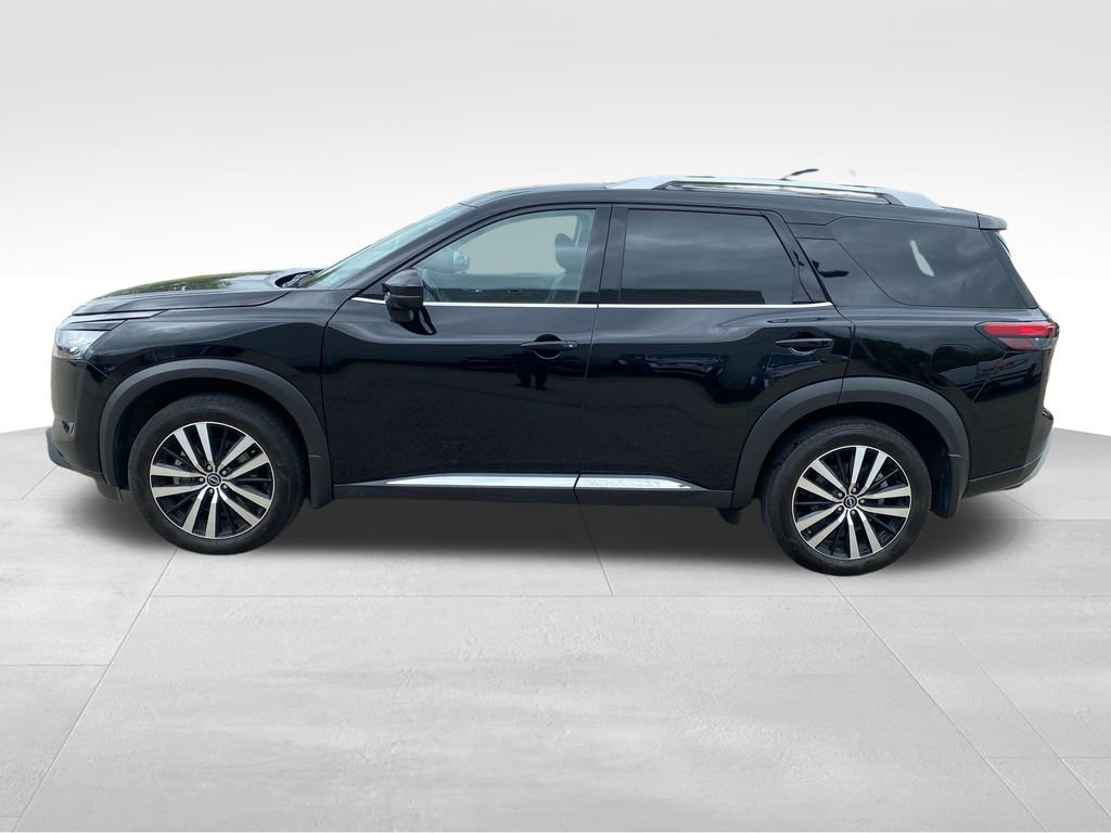 Used 2025 Nissan Pathfinder Platinum w/ Cargo Package AWD/4WD image 2