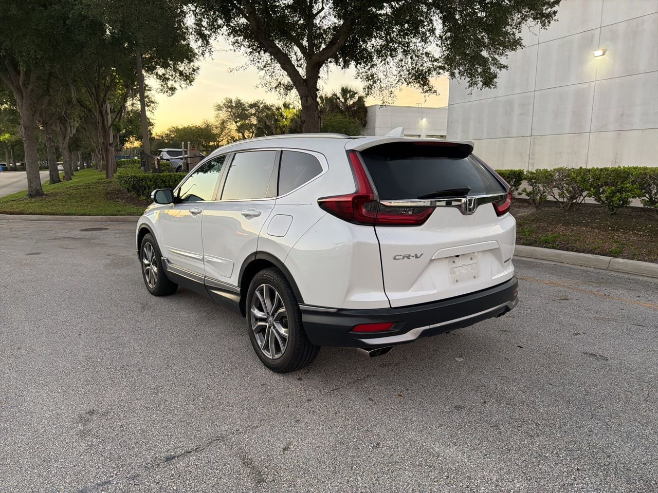 Used 2021 Honda CR-V Touring image 3