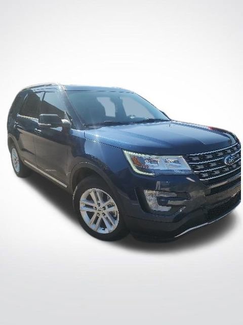 Used 2017 Ford Explorer XLT FWD image 3