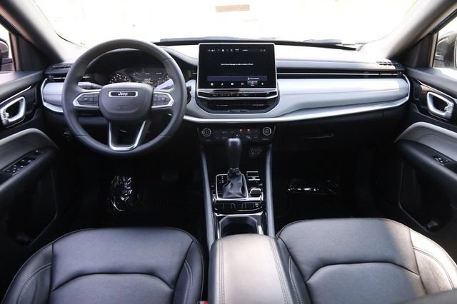 Used 2025 Jeep Compass Limited AWD/4WD image 22