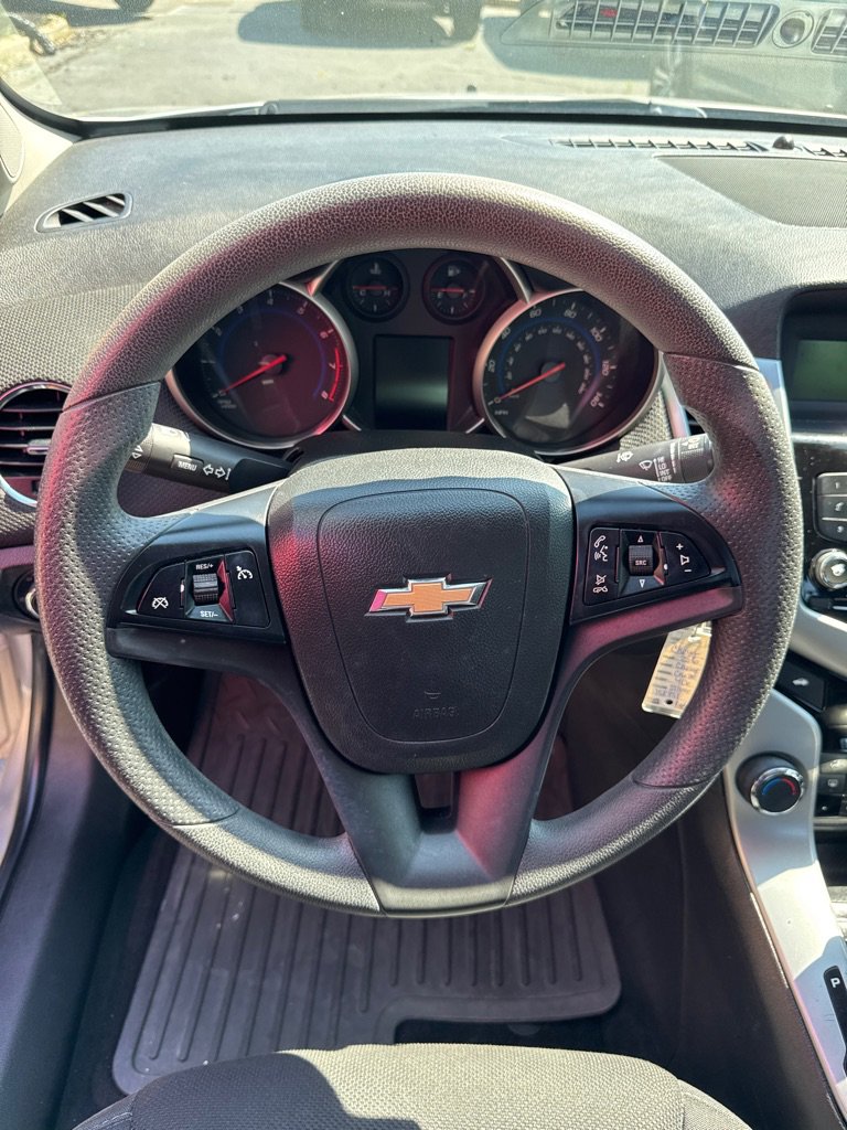 Used 2016 Chevrolet Cruze LT w/ Sun And Sound Package FWD image 8