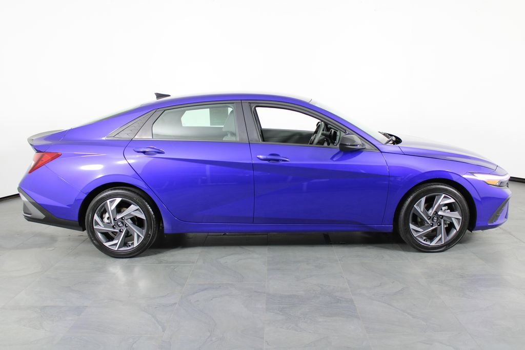 Certified 2025 Hyundai Elantra Sport image 15