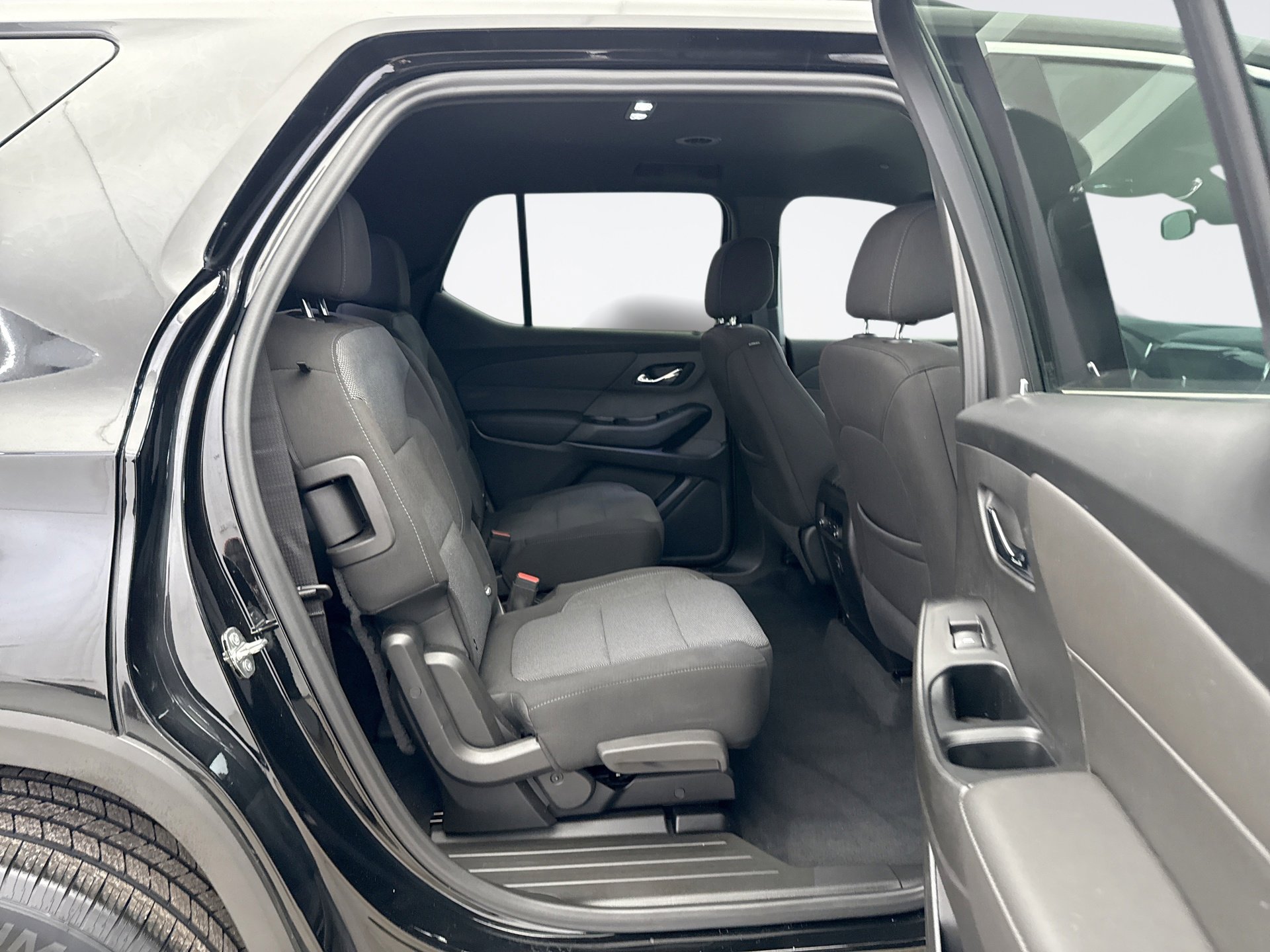 Used 2023 Chevrolet Traverse LT image 17