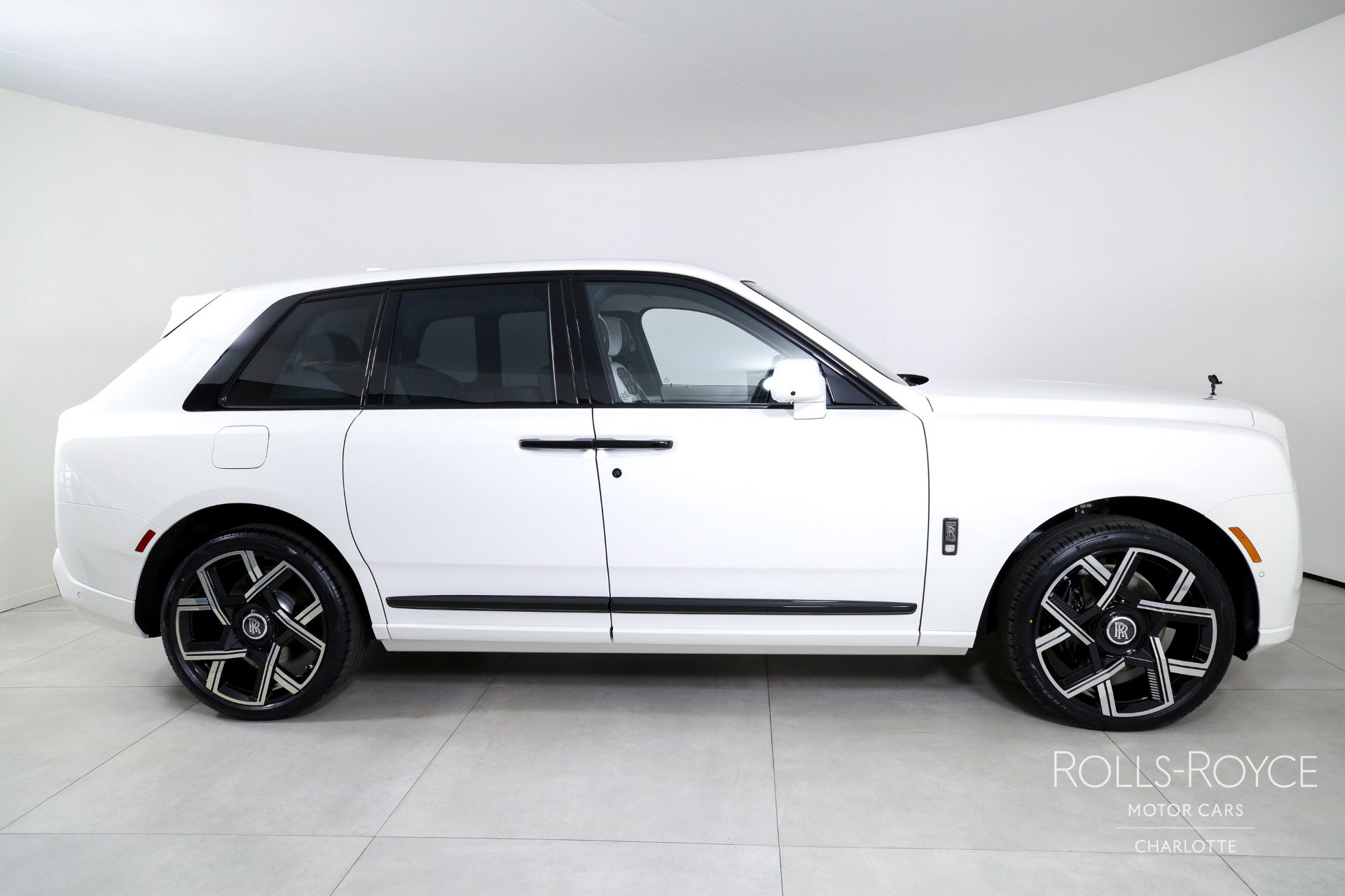 New 2026 Rolls-Royce Cullinan Black Badge image 10