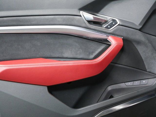 Used 2024 Audi SQ8 e-tron Premium Plus w/ Black Optic Package image 6