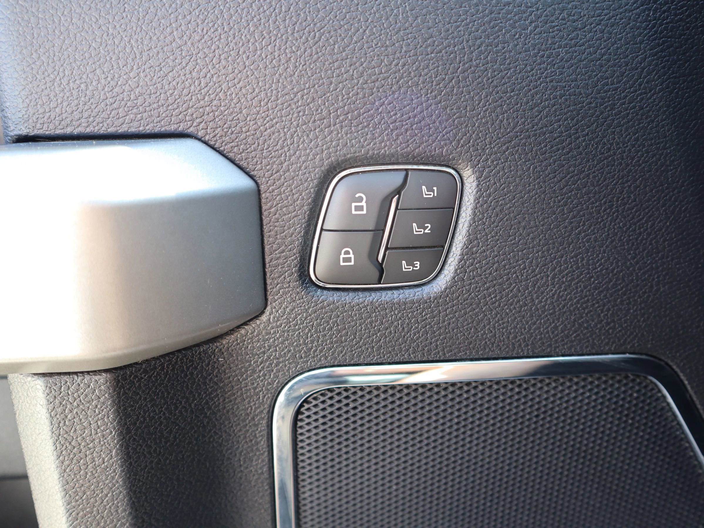 Used 2021 Ford F350 Lariat w/ Lariat Ultimate Package image 25