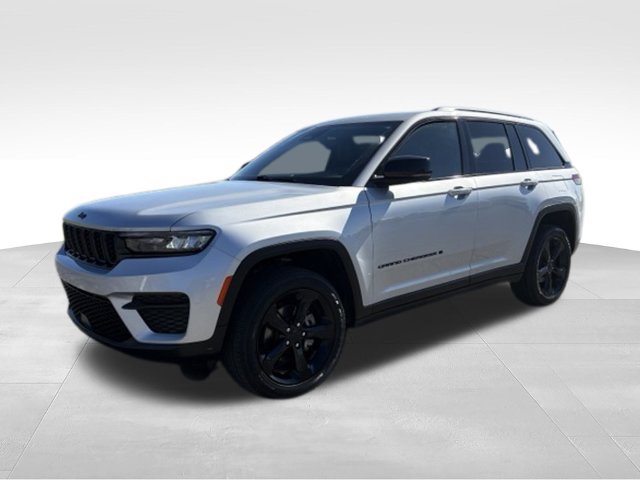 Used 2024 Jeep Grand Cherokee Altitude AWD/4WD image 8