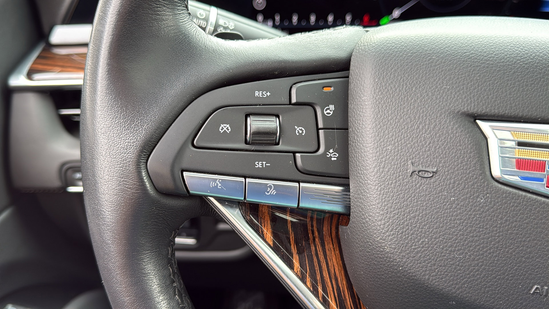 Used 2021 Cadillac Escalade ESV Premium Luxury w/ Performance Package image 15