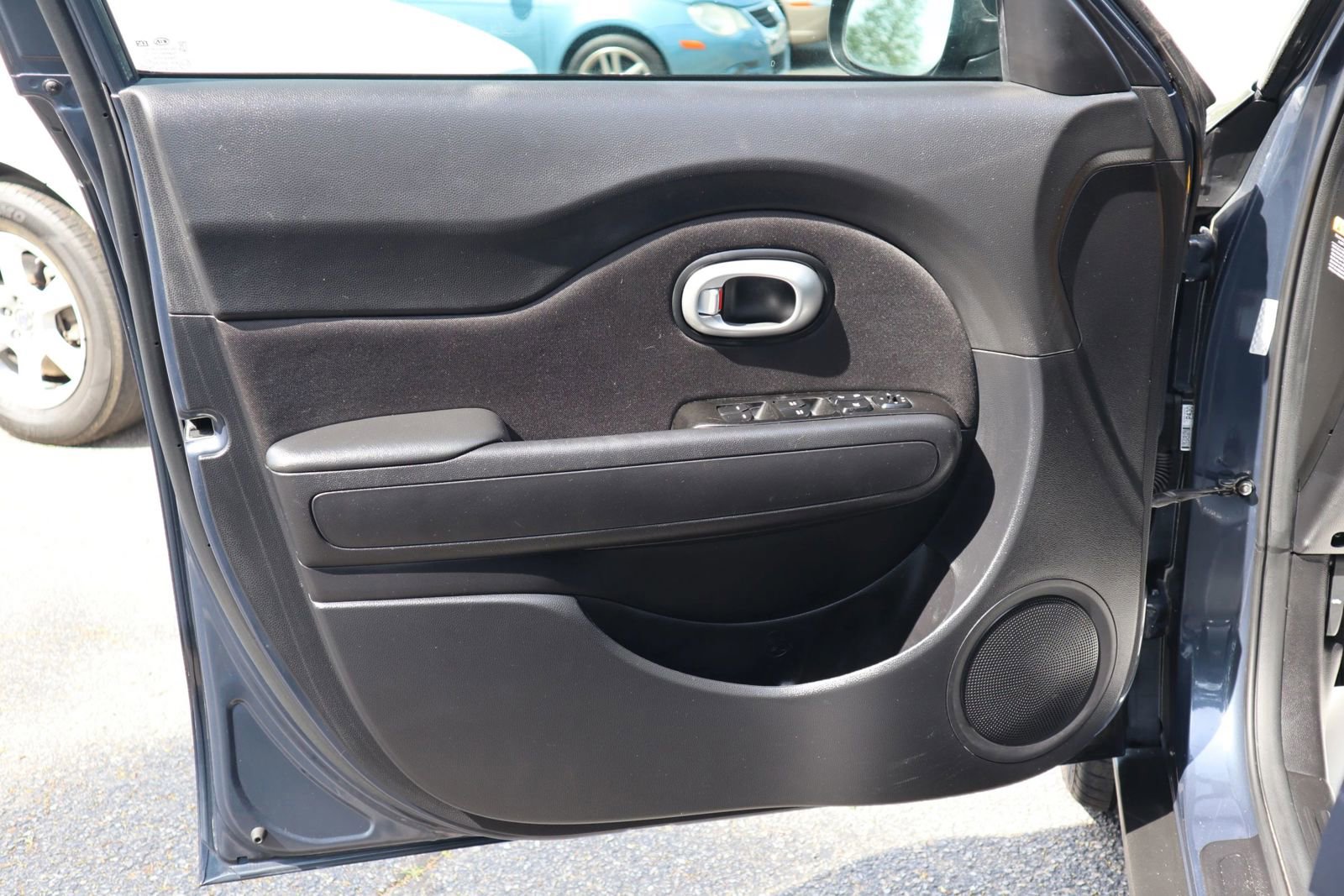Used 2016 Kia Soul + FWD image 7