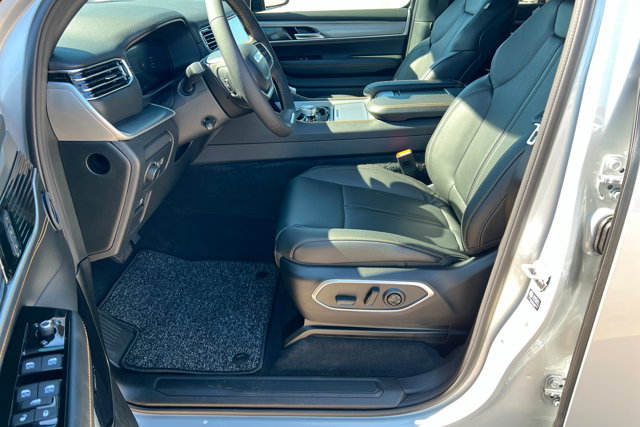 New 2026 Jeep Grand Wagoneer 4WD image 17