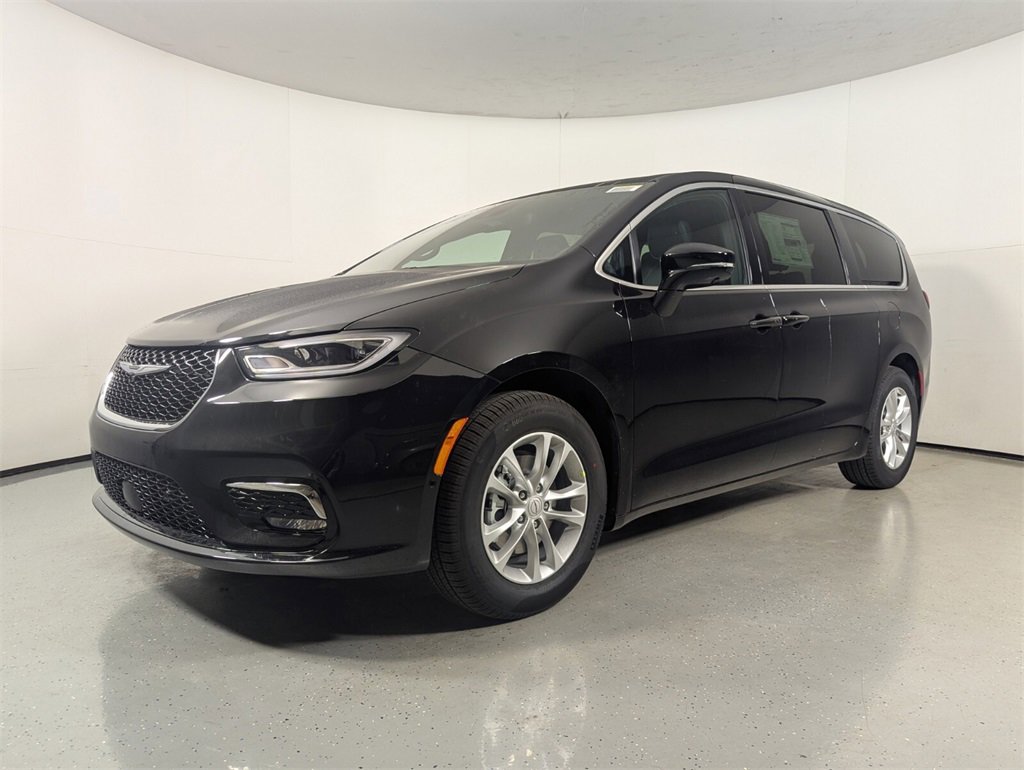 New 2026 Chrysler Pacifica Select image 3