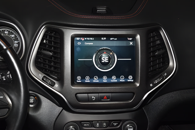 Used 2020 Jeep Cherokee Trailhawk w/ Cold Weather Group AWD/4WD image 16