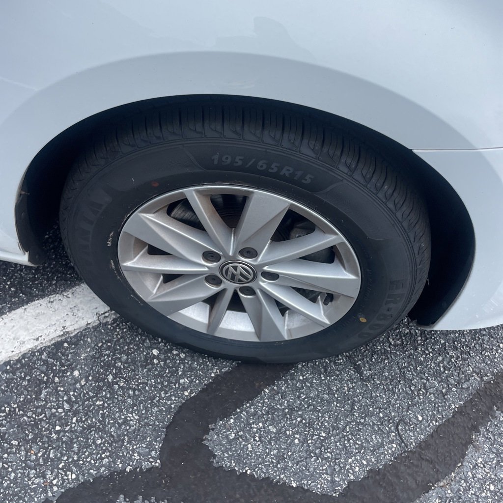 Used 2017 Volkswagen Golf S image 6