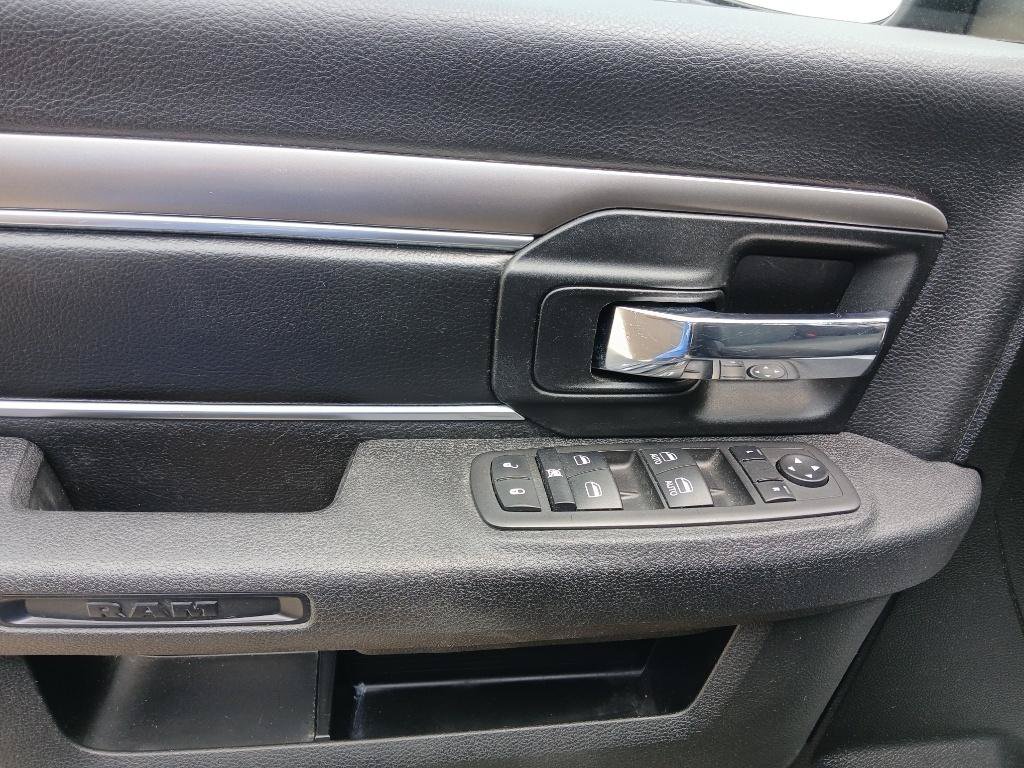 Used 2024 RAM 1500 Warlock AWD/4WD image 8