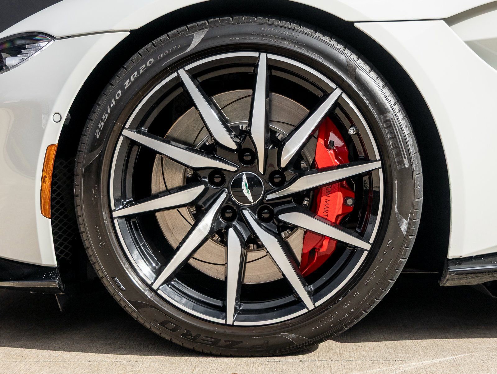 Used 2019 Aston Martin V8 Vantage Coupe image 11