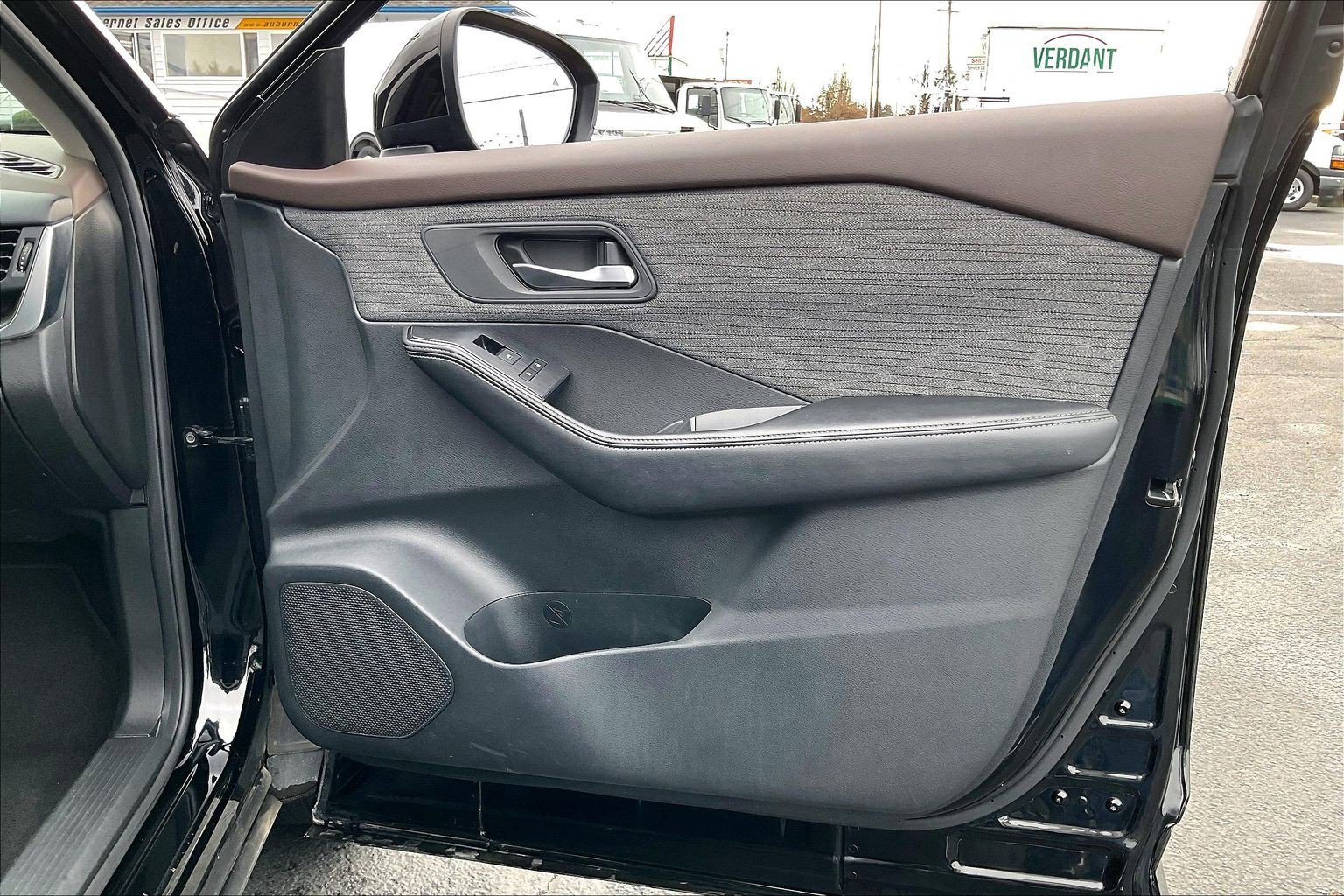 Used 2023 Nissan Rogue SV image 22