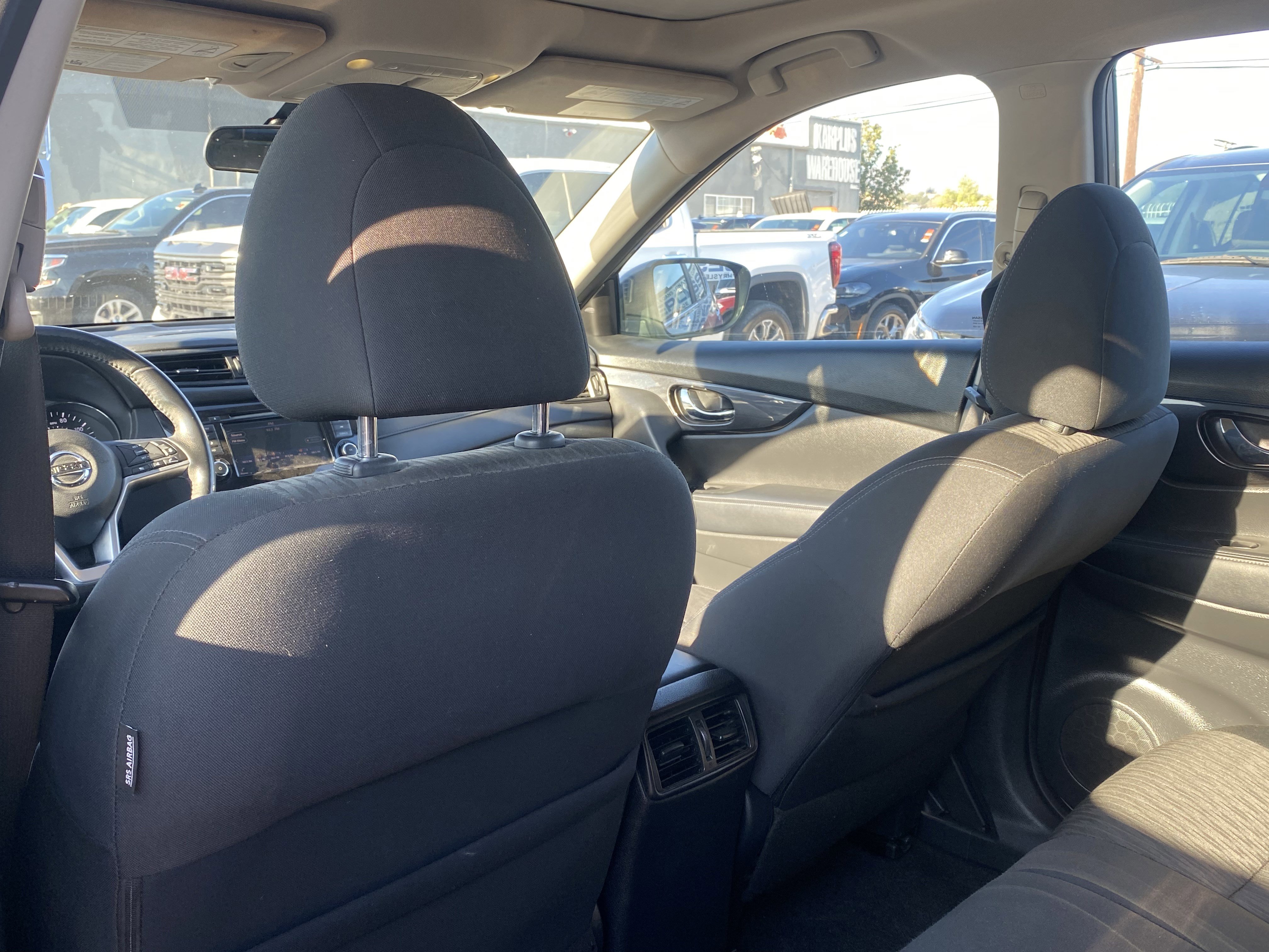 Used 2018 Nissan Rogue SV w/ Premium Package image 18