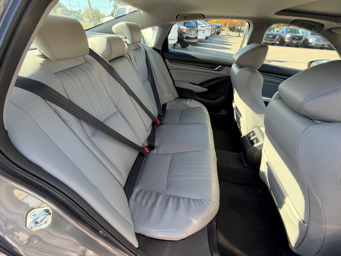 Used 2018 Honda Accord Touring image 18
