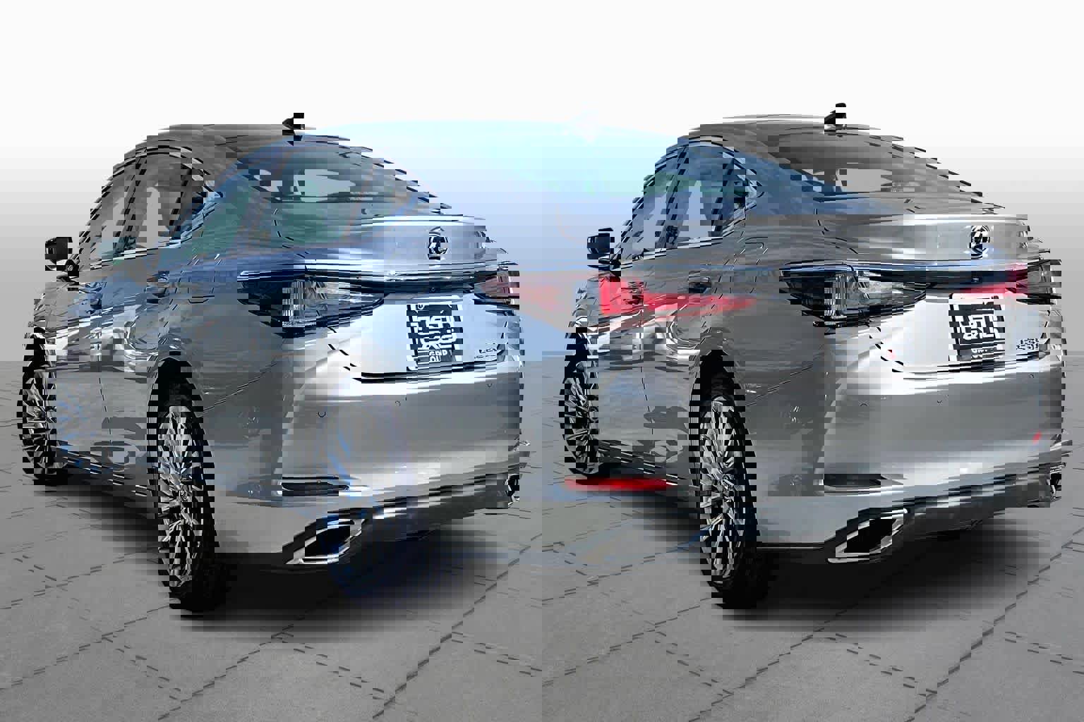 Used 2019 Lexus ES 350 Ultra Luxury w/ Accessory Package image 11