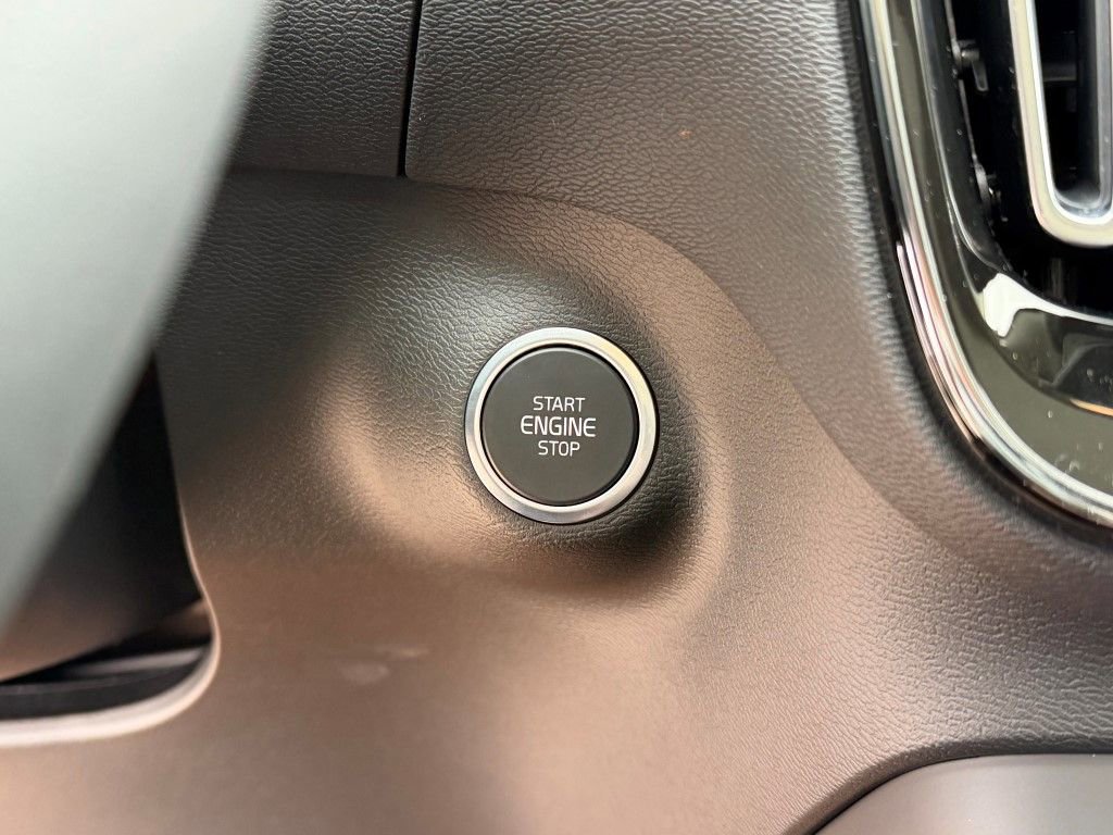 New 2026 Volvo XC40 B5 Core w/ Climate Package AWD/4WD image 26