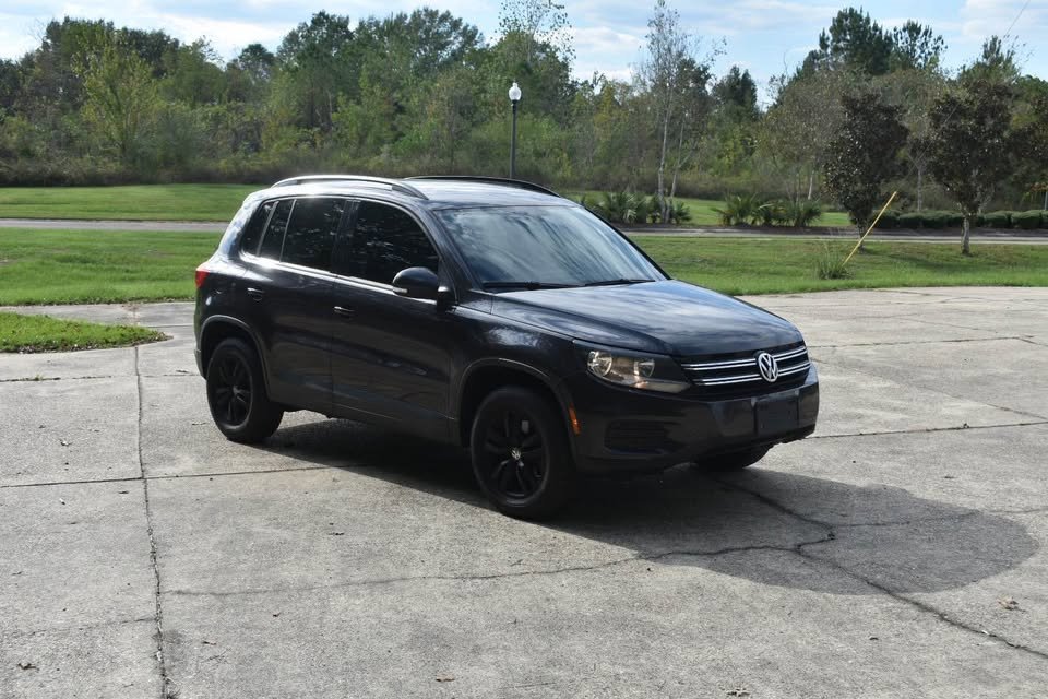 Used 2016 Volkswagen Tiguan S image 2