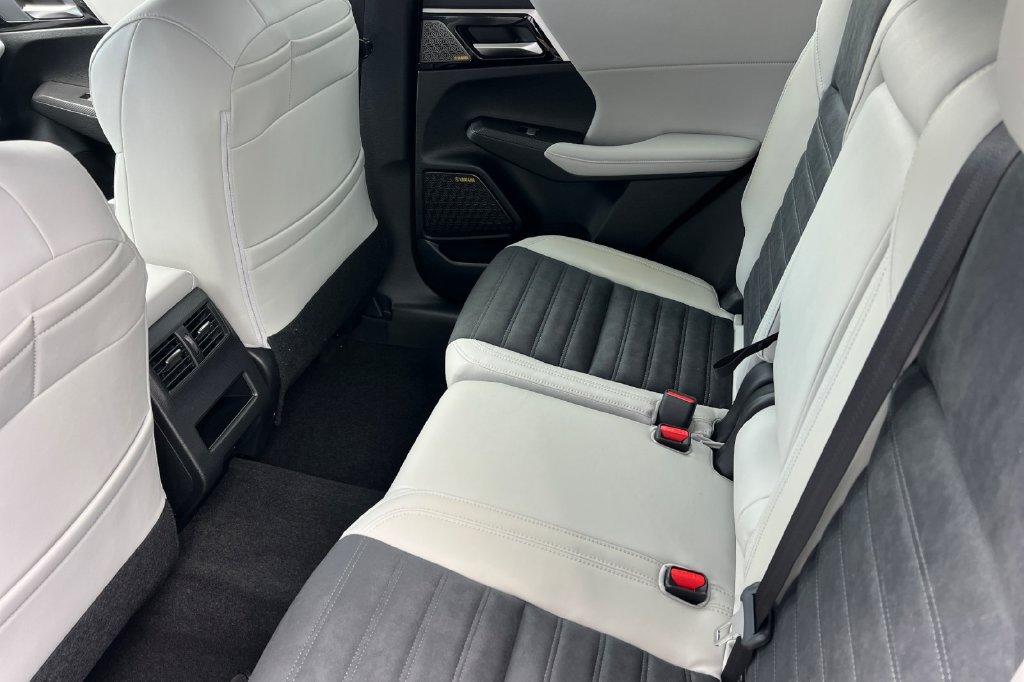 New 2026 Mitsubishi Outlander SE AWD/4WD image 13