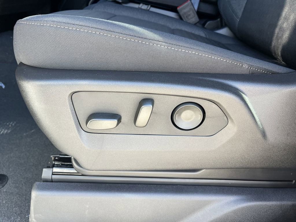 New 2025 GMC Sierra 1500 SLE image 9