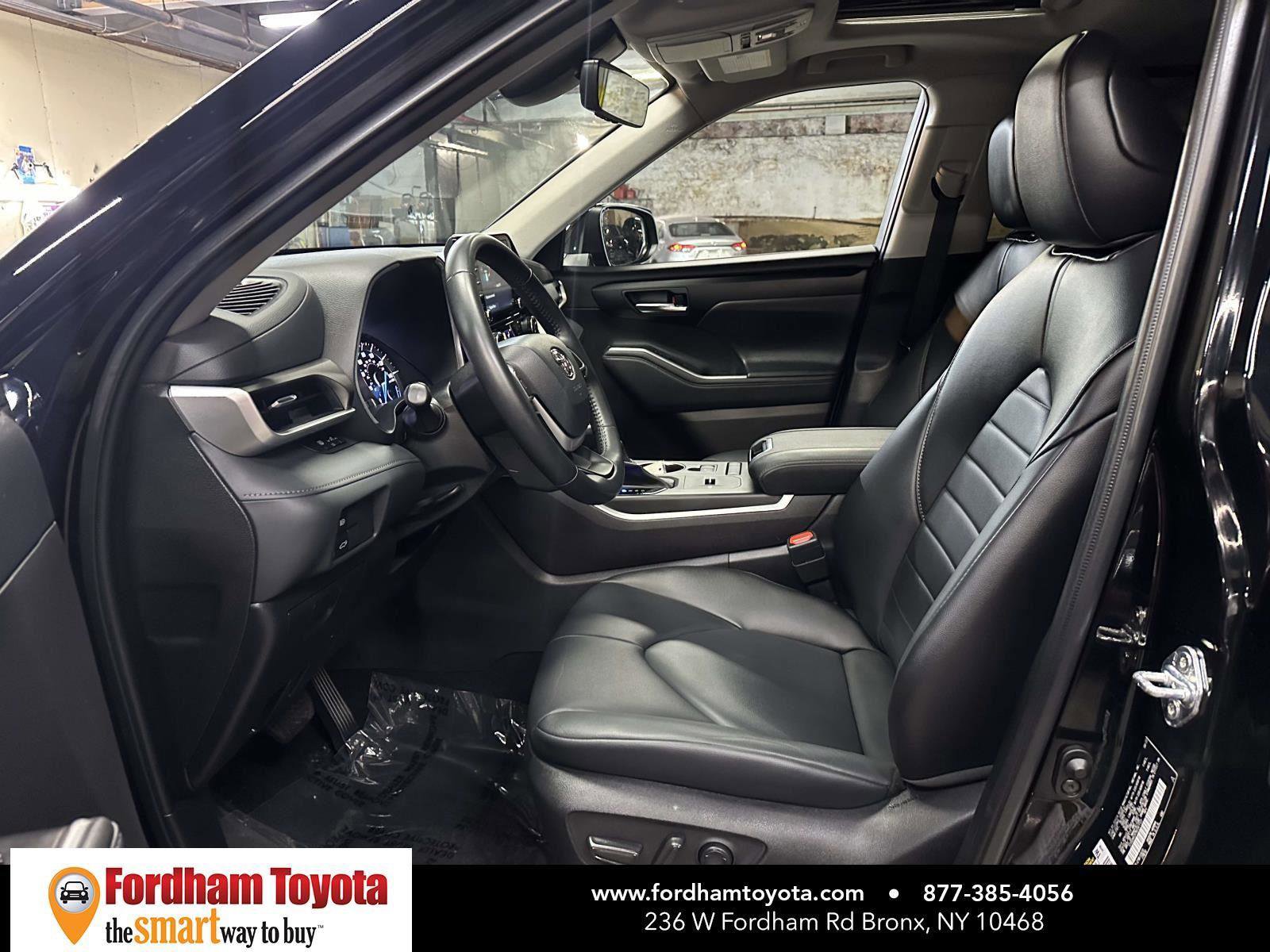 Used 2022 Toyota Highlander XLE AWD/4WD image 14