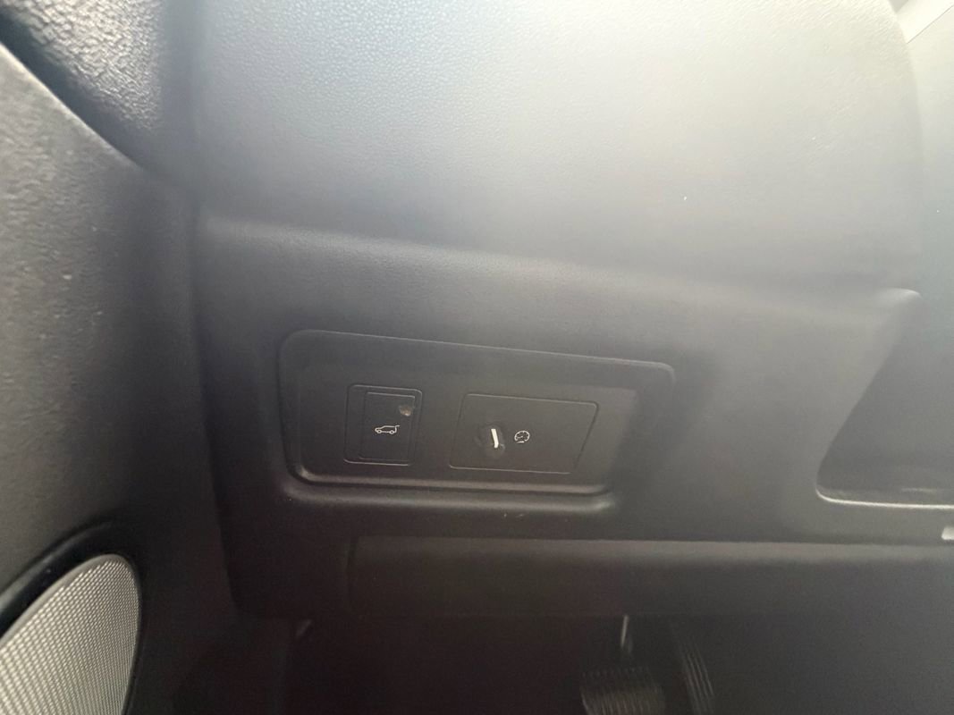 Used 2019 Land Rover Range Rover Evoque SE image 33